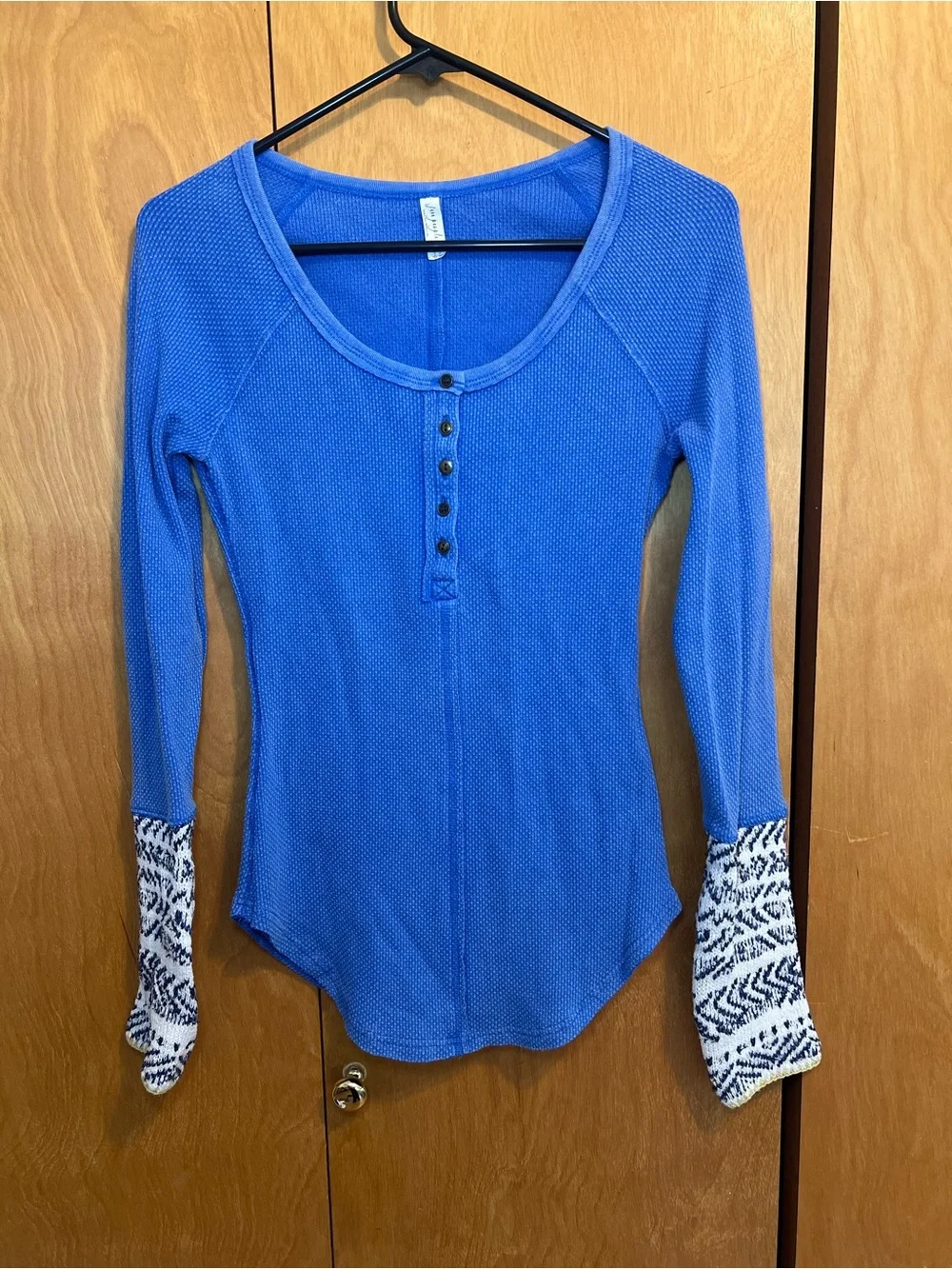 Free People Alpine Cuff Royal Blue Distressed Henley Thermal Shirt Size Small